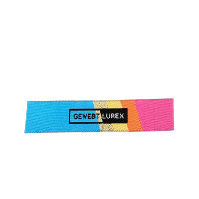 Žakardinė austa etiketė LBL 0031 8.5 x 1.7 cm – daugiaspalvis stilius, minkštas premium dizainas, su logotipu
