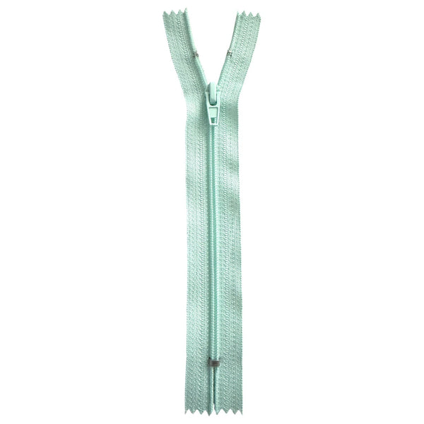 Водоустойчив цип или водоотблъскващ: каква е разликата и кога кой