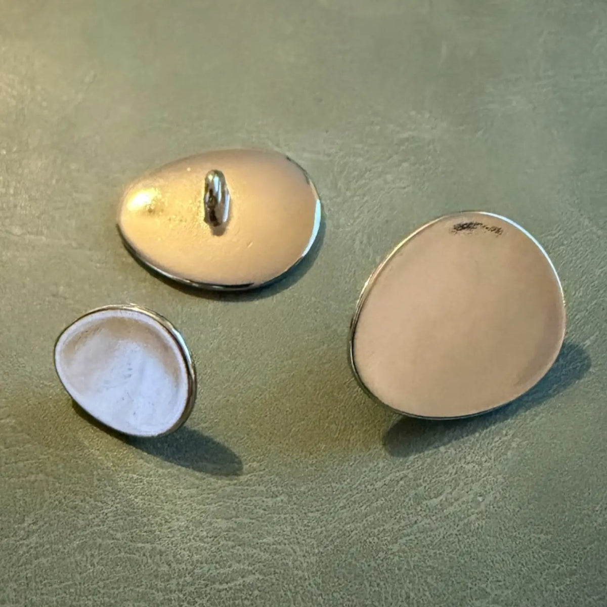 Метални копчета E-2075 Nickel и – Елипсовидни копчета столче (Shank), Луксозен дизайн