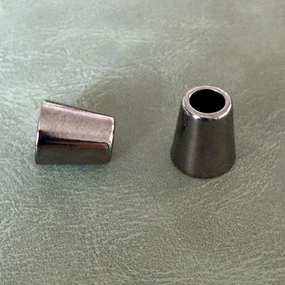 Метални накрайници Е-104 Gun Metal 14 мм – Класически луксозни накрайници за шнурове и ластици