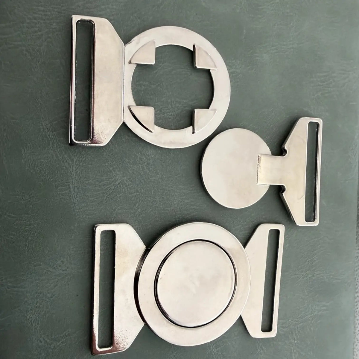 Metal buckle E-1207 Nickel – Two-piece buckle with a unique shape – 3.5 cm