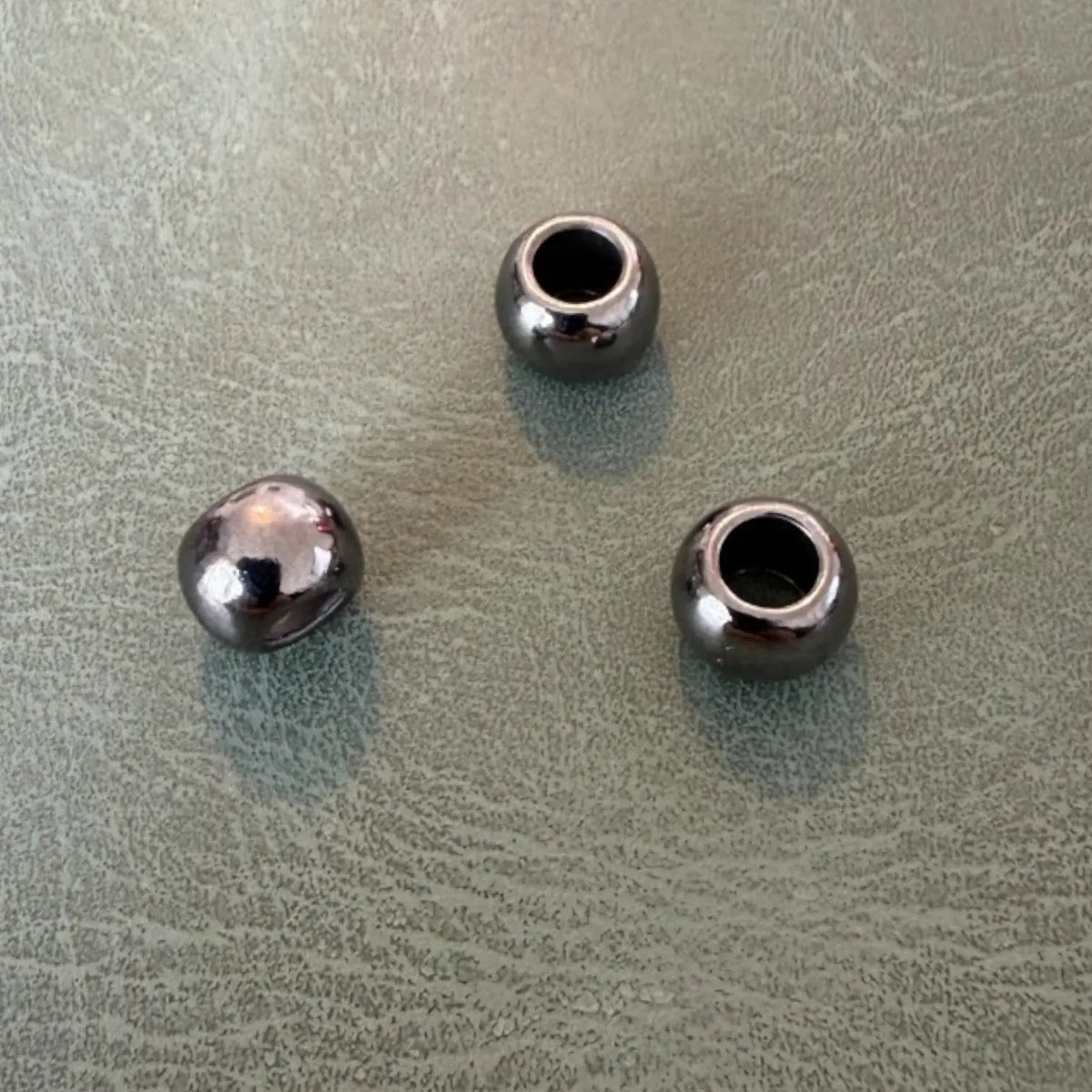 Метален накрайник Е-2058 Gun Metal 0.4 см – Кръгъл модел, Дизайнерски
