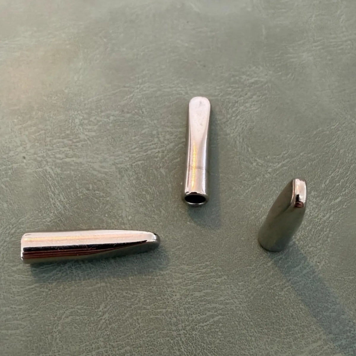Metal tip E-2073 Nickel 2.5 cm – Designer delicate model with 1 hole