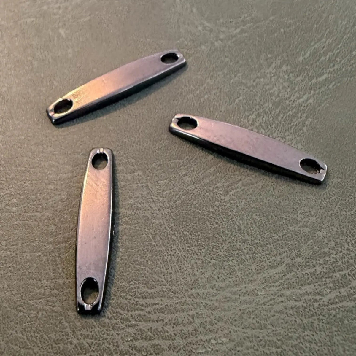 Metal labels E-2297 Gun Metal 2 x 0.4 cm – Delicate design for laser branding