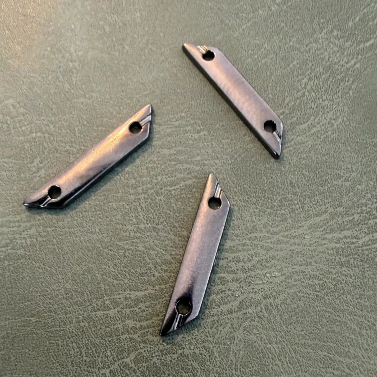 Metal tags E-2298 Gun Metal 2 x 0.4 cm – With sharp edges, for laser branding