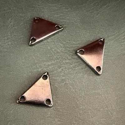 Metal tags E-2302 Gun Metal 1.5 x 1 x 1 cm – Triangular 3D shape, for laser branding