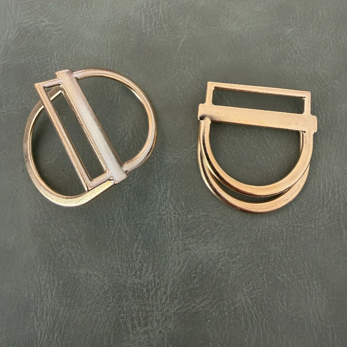 Metal Buckle E-2304 Gold – Elegant buckle for belts and clothing, Premium quality – 3 cm