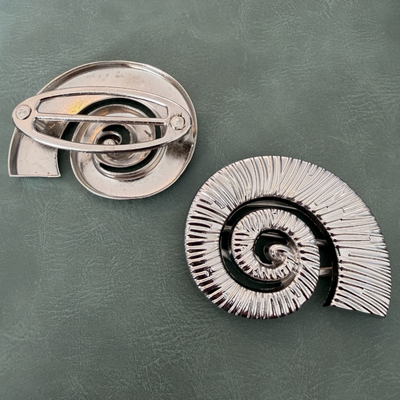 Metal buckle E-2312 Silver 4 cm – Seashell shape, Designer buckle for belts and clothing