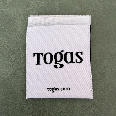 Jacquard woven label LBL 0040 9 x 4 cm – double-sided branded design with woven letters, soft premium style, with logo