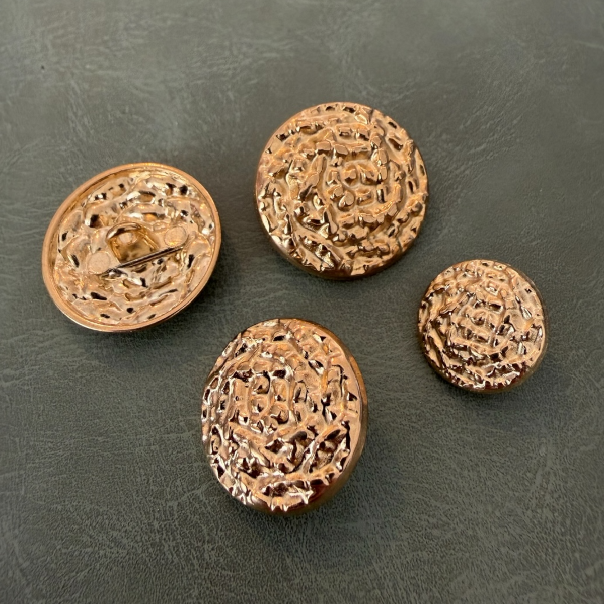 Metal buttons ME-9013 gold shank round shape