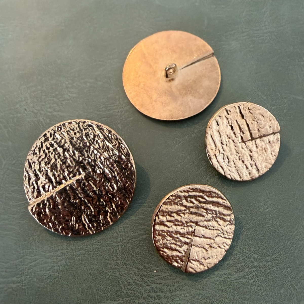 Metal buttons ME-2280 gold shank round shape