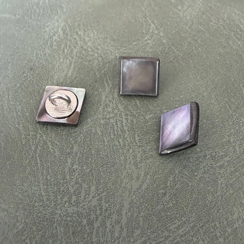SHELL 03 SMOKE / GRAY – Luxury square Trocas mother-of-pearl shank buttons, designer for men's and women's clothing