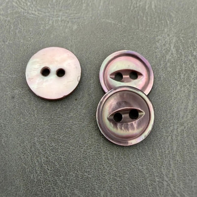 SHELL 10 BROWN – Brown mother-of-pearl button, 2 holes with a stripe, luxury jewelry-type button