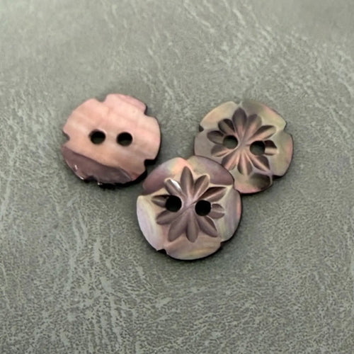 SHELL 12 BROWN – Luxury mother-of-pearl Trocas flower-shaped buttons, 2 holes, jewelry type