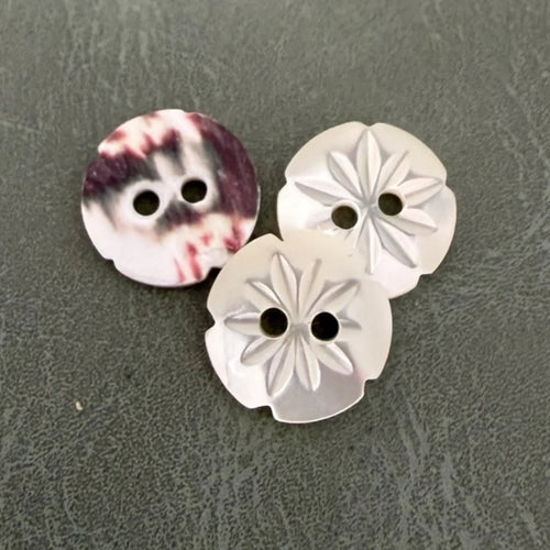 SHELL 12 WHITE – Luxury Trocas mother-of-pearl flower-shaped buttons, 2 holes, jewelry type