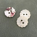 SHELL 13 WHITE – Луксозни седефени копчета Trocas с форма на перка, 2 дупки, тип бижу
