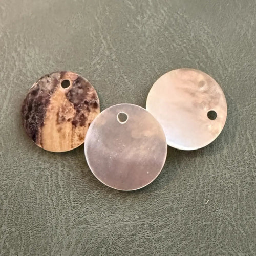 SHELL 14 AGOYA – Decorative Akoya mother-of-pearl buttons with 1 hole, designer and unique