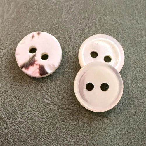 SHELL 15 WHITE – 2-hole Trocas mother-of-pearl buttons, natural and designer