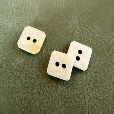 SHELL 16 SQUARE – White square river shell buttons, durable and designer-style for men's and women's clothing