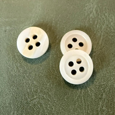 SHELL 18 WHITE – 4-hole white river shell buttons for men's shirts, natural and designer