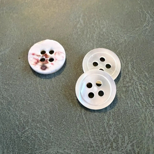 SHELL 20 WHITE – White Trocas mother-of-pearl buttons with 4 holes, natural and designer for men's shirts