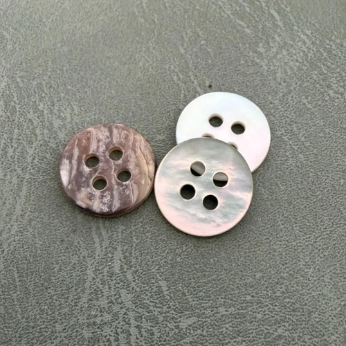 SHELL AGOYA CLASSIC 4H – Classic 4-hole Akoya mother-of-pearl buttons, durable and elegant