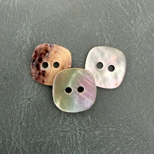 SHELL SQUARE – Square Akoya mother-of-pearl buttons with 2 holes, natural and designer