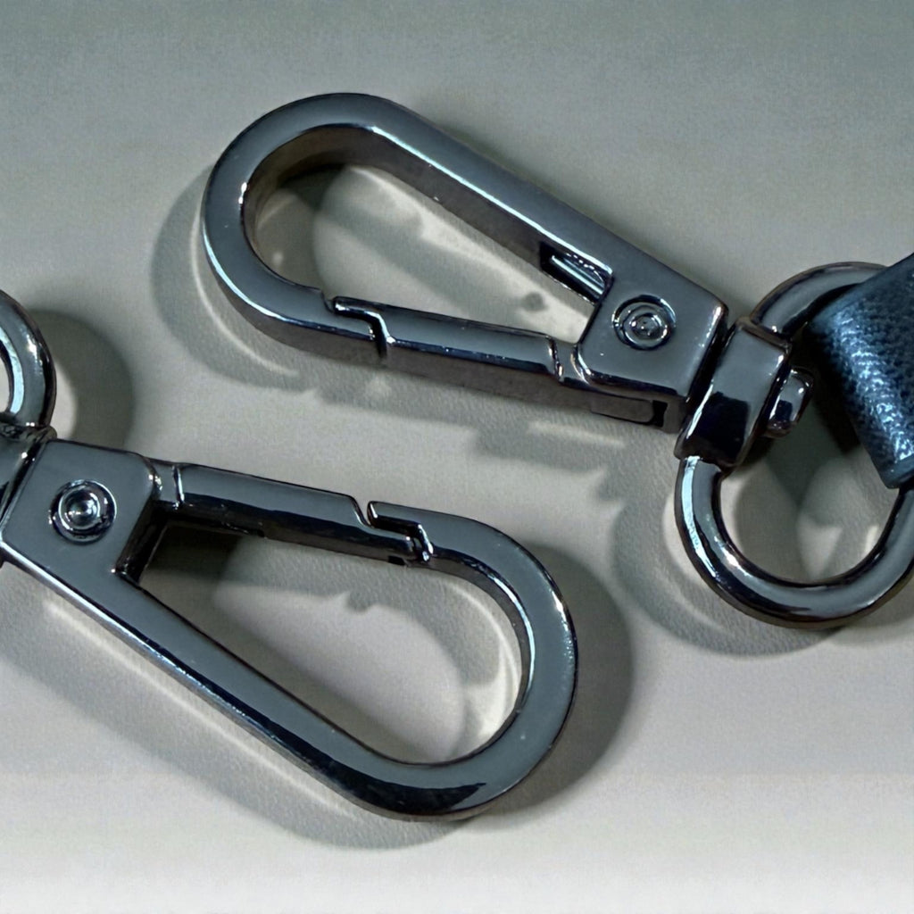 Многофункционална кожена каишка с карабинери HK55-1026 – 55 см Gun Metal