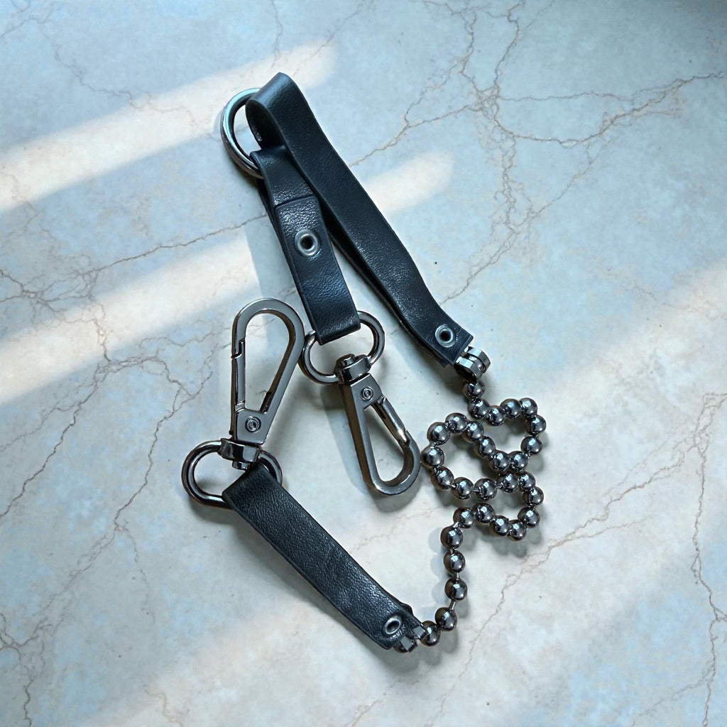 Многофункционална кожена каишка с карабинери HK55-1026 – 55 см Gun Metal