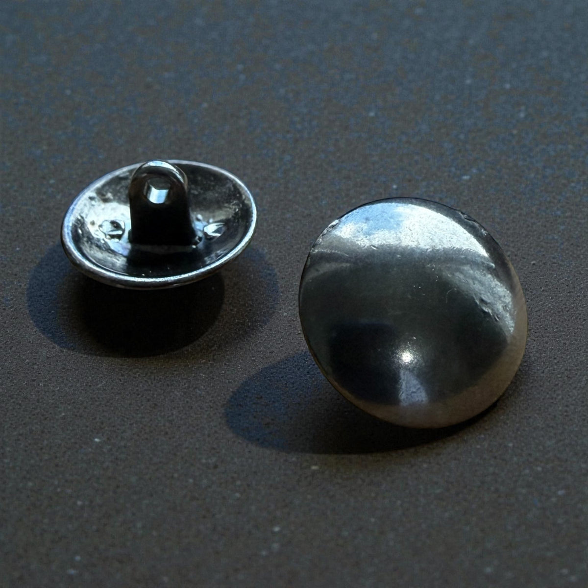 Metal buttons 550 – 18 mm Gun Metal mushroom type