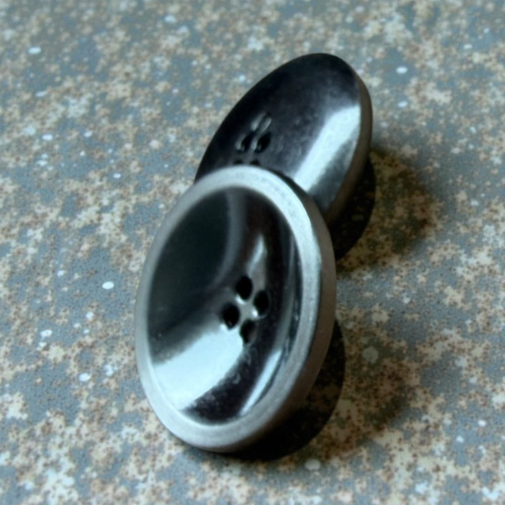 Лакирани метални копчета 20-04418 – 22 мм Gun Metal за костюми и палта