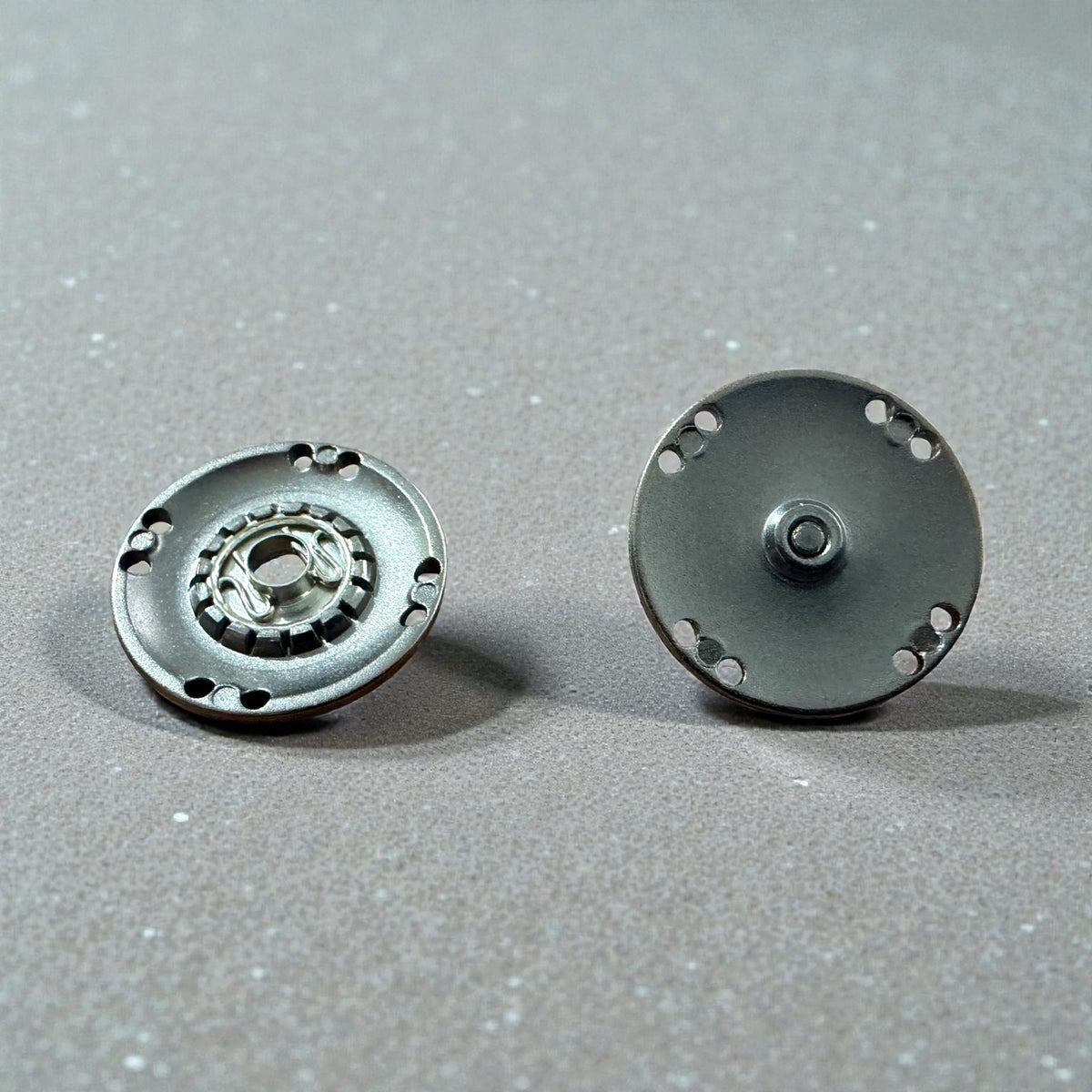 Luxury sew-on snap fasteners 47105 – 20 mm Gun Metal matte
