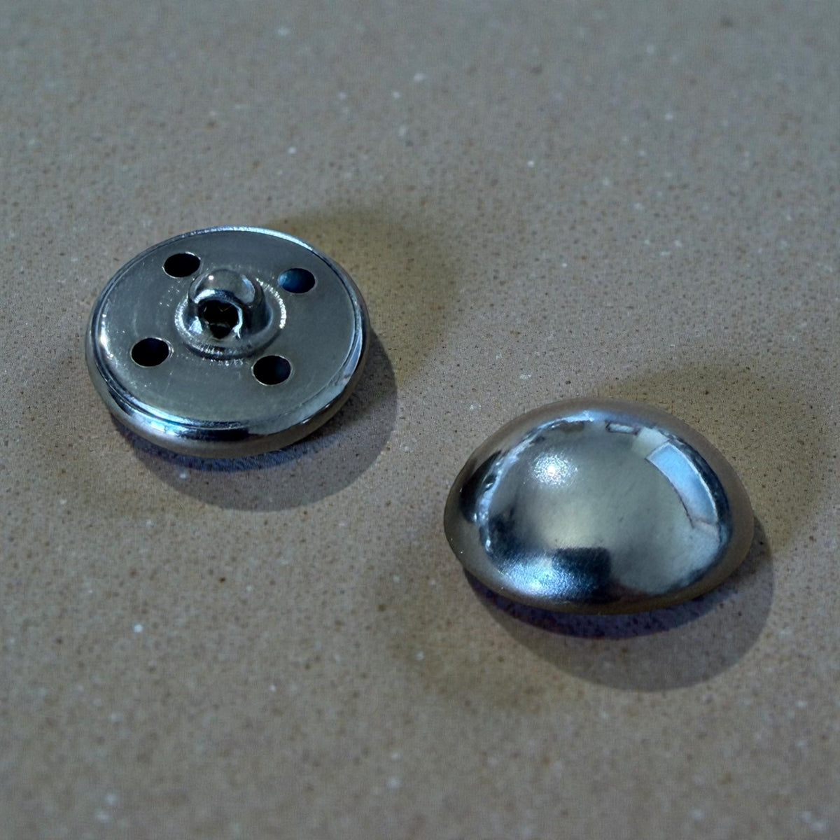 M020 Gun Metal Brass Buttons – 20 mm for coats and jackets