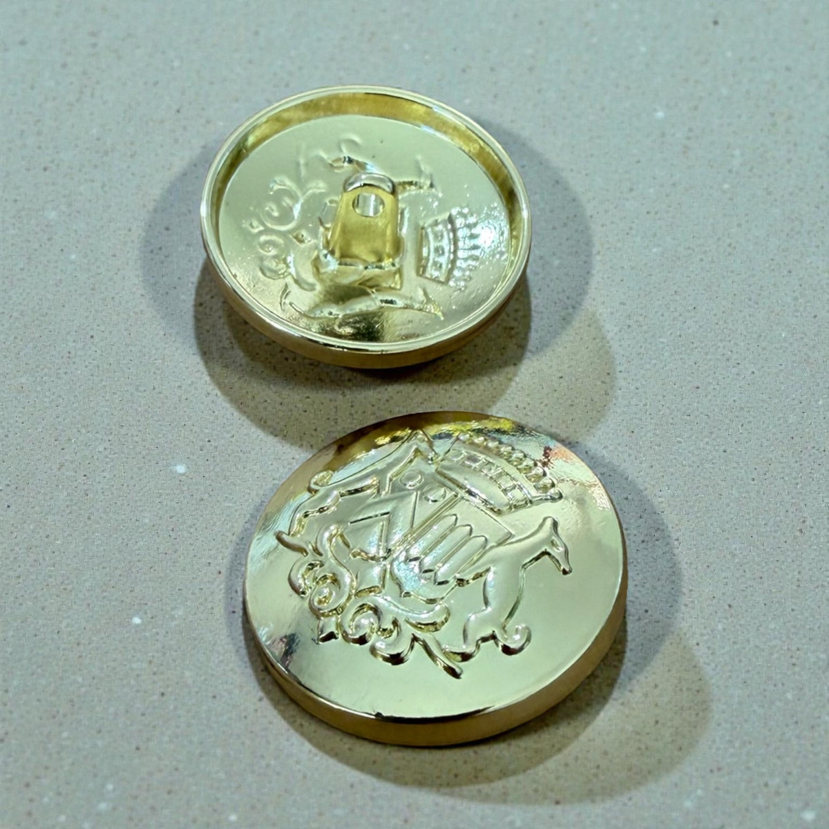 Gold buttons MC 2110 Col E109 – 22 mm with crest for suits and coats