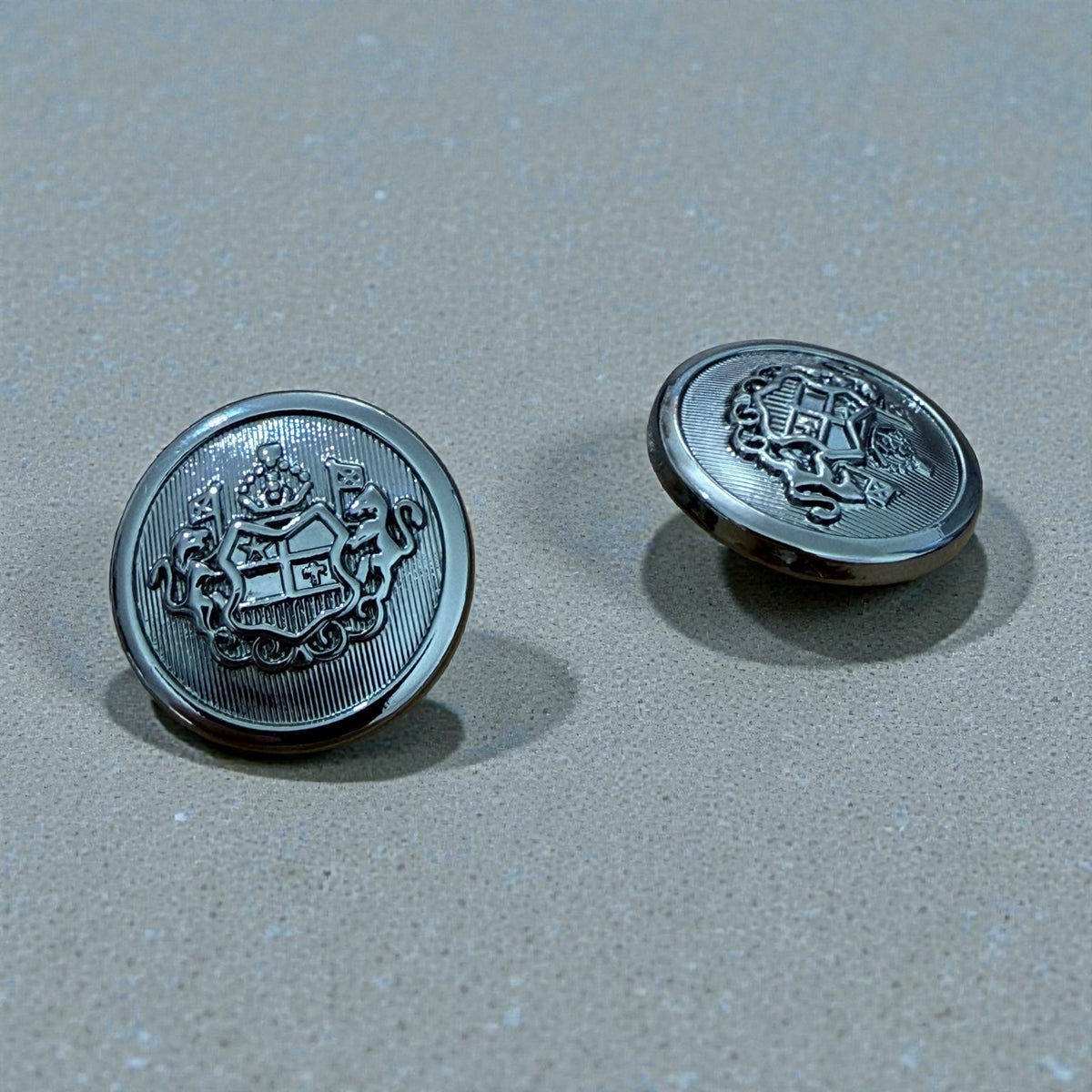MC 1772 crest metal buttons – Gun Metal 20 mm with shank for suits and jackets