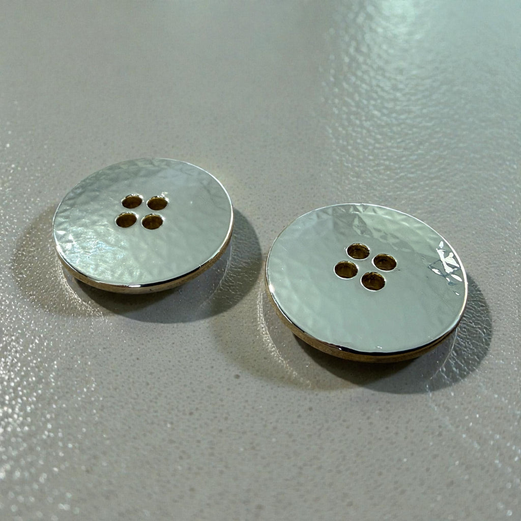 Metallic gold buttons with a unique design K1500 – 15 and 20 mm