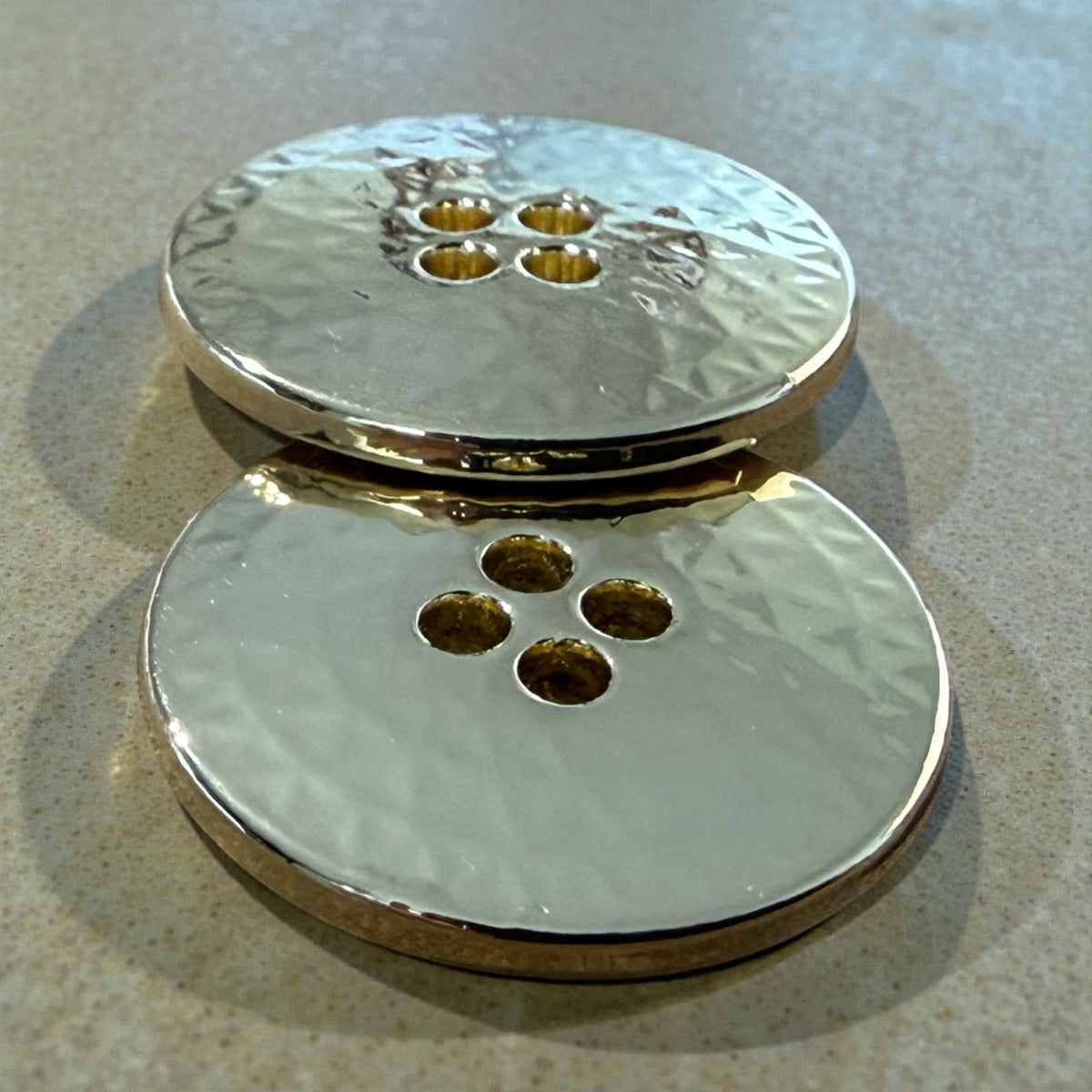 Metallic gold buttons with a unique design K1500 – 15 and 20 mm
