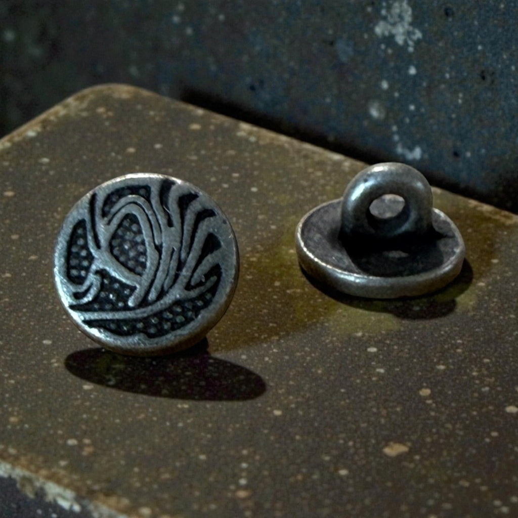 Metal shirt buttons DD 22008 – 10 mm shank, antique silver