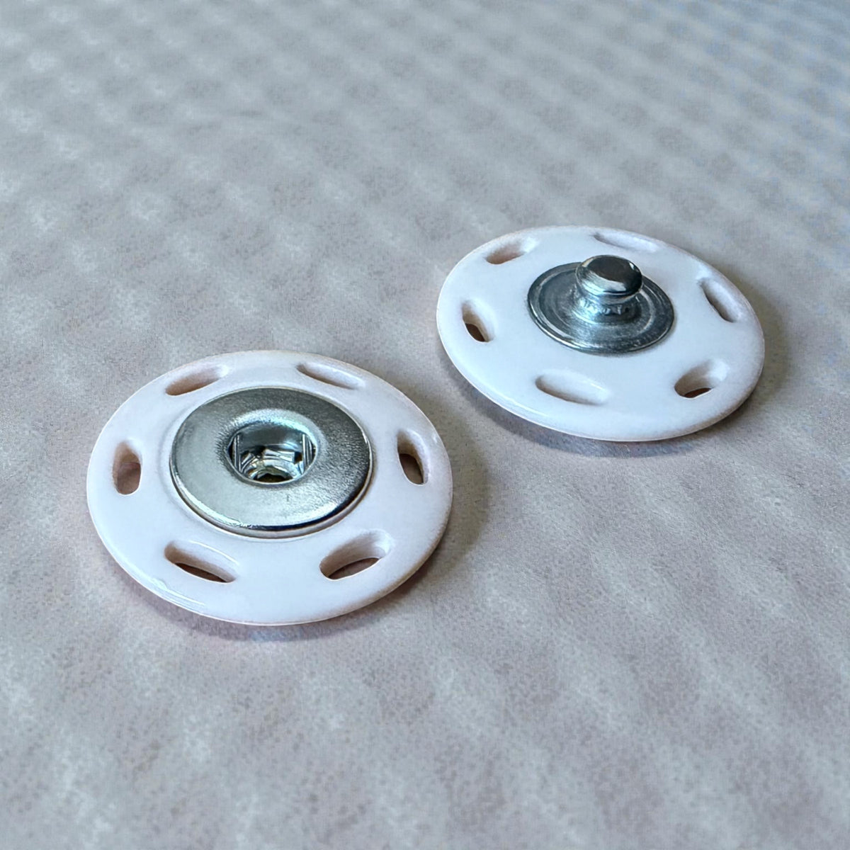 Sew-on press fasteners, 2 parts, 454998 Col 0101 – 20 mm with beige polyester part