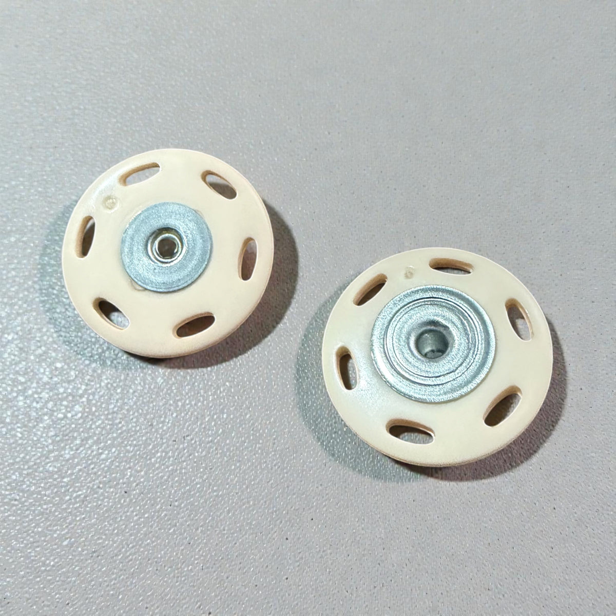Sew-on press fasteners, 2 parts, 454998 Col 0101 – 20 mm with beige polyester part