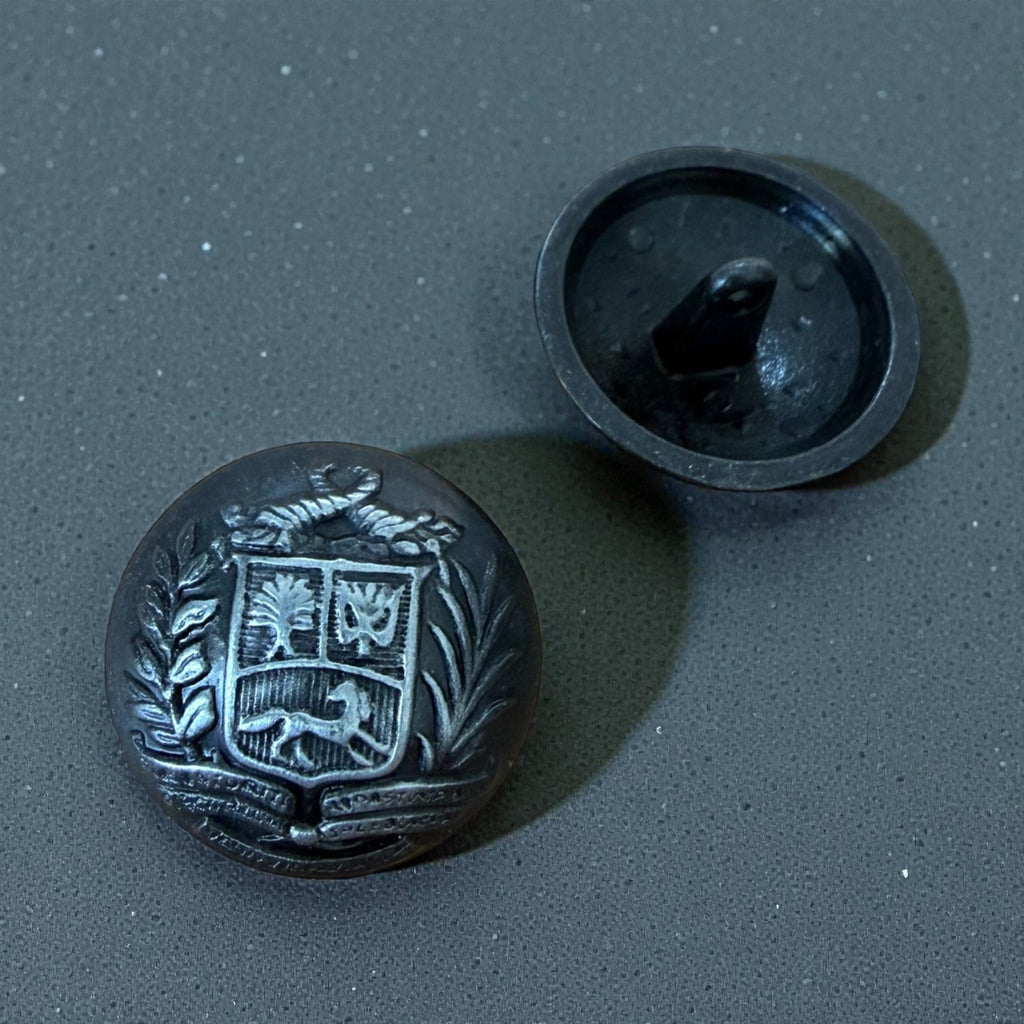 Metal buttons with emblem 1204026 Col 083 – 22 mm black with silver effect