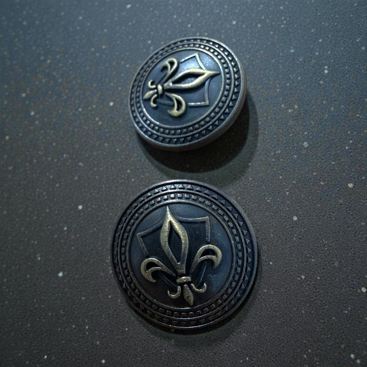 Metal shank buttons 23972 Col 116 – Antique brass 22 mm