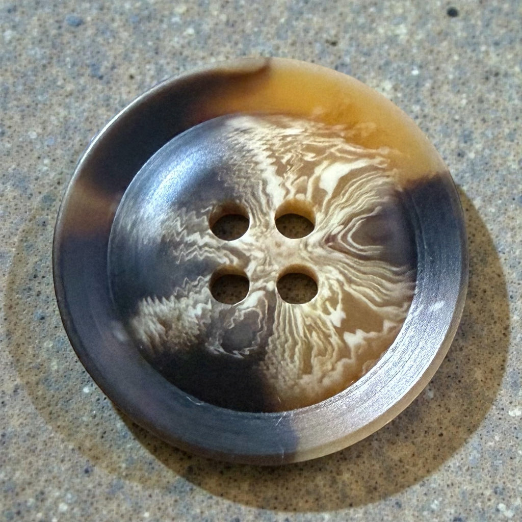 Polyester buttons MT 20235 – glossy brown caramelized with black pattern (15, 18, 20, 22 and 25 mm)