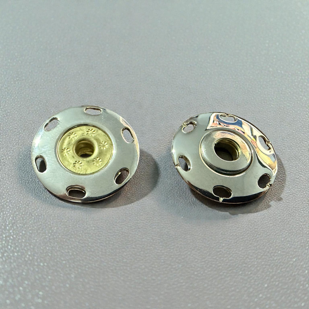 Sew-on snap fasteners 4115040 Col 132 – 23 mm gold