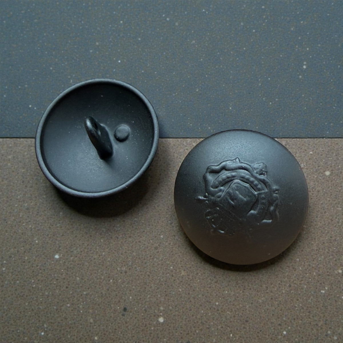 Black metal buttons 0806 – 22 mm Black Oxide with coat of arms for coat
