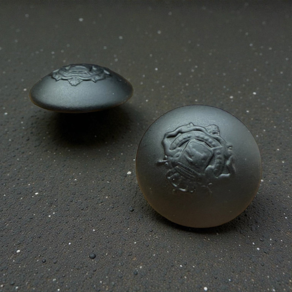 Black metal buttons 0806 – 22 mm Black Oxide with coat of arms for coat