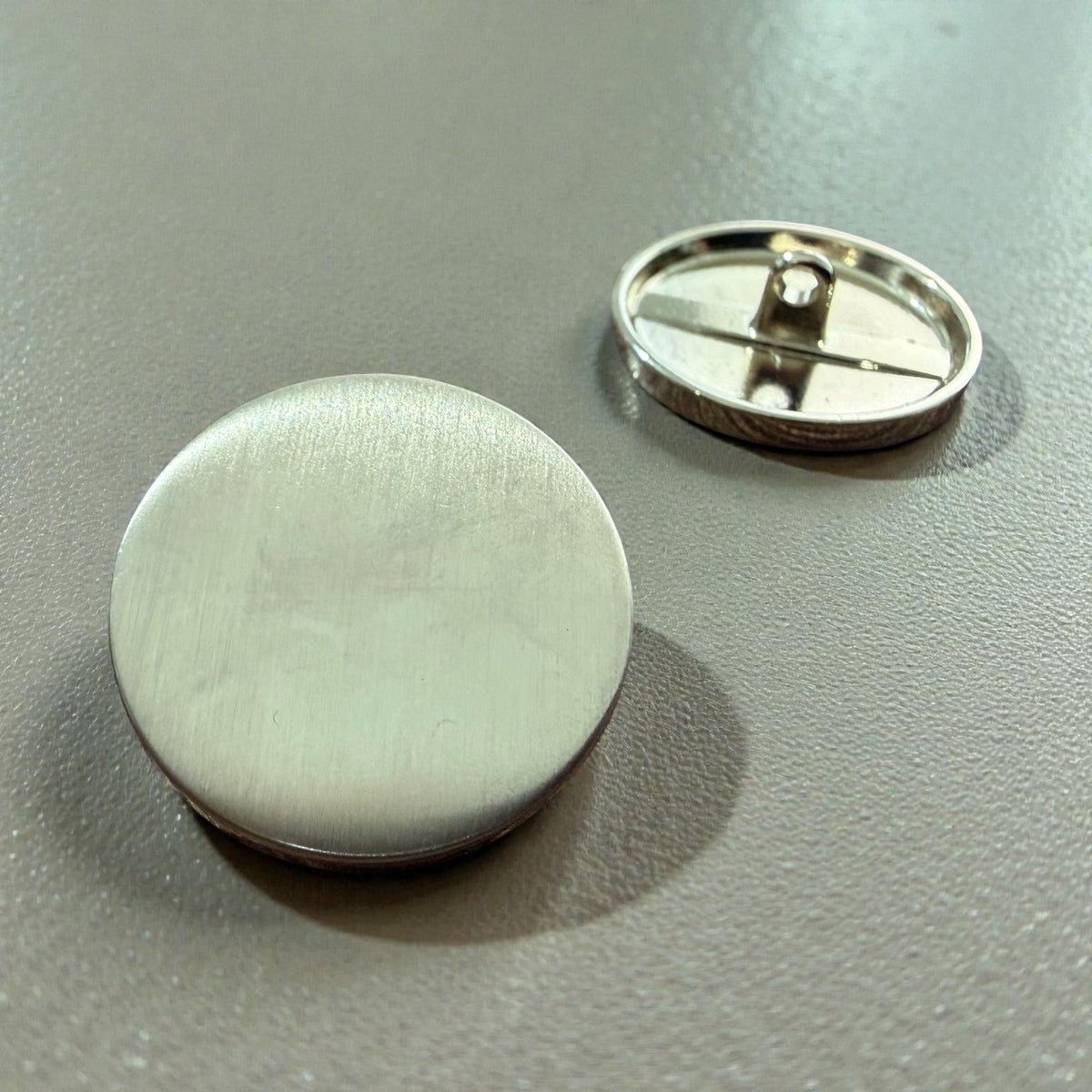 Luxury metal buttons MC 15 PE – 40 mm gold